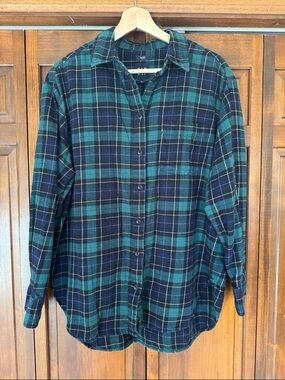 Gap Oversized Green and Navy Plaid Flannel Button-Up Shirt- women’s Medium
